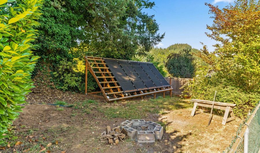 883 S 57TH St, Springfield, OR 97478 - 3 Beds, 3 Bath