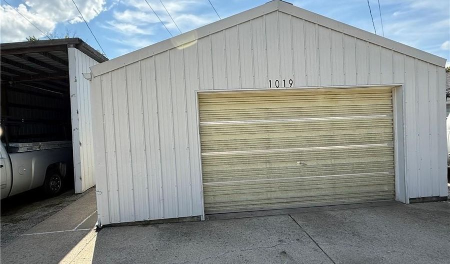 1019 Kansas Ave, Atchison, KS 66002 - 3 Beds, 2 Bath