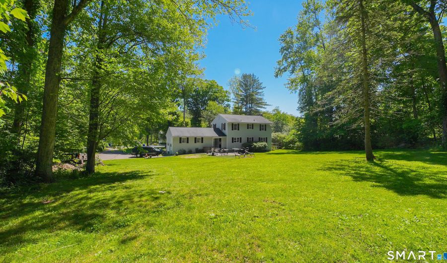 27 Powder Horn Hl, Brookfield, CT 06804 - 4 Beds, 3 Bath