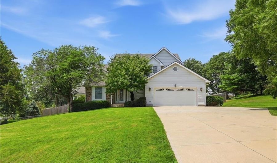 303 S 22nd St, Atchison, KS 66002 - 3 Beds, 3 Bath