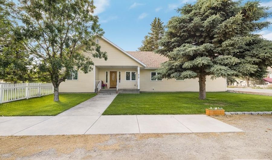 210 W Salmon Ave, Arco, ID 83213 - 3 Beds, 2 Bath