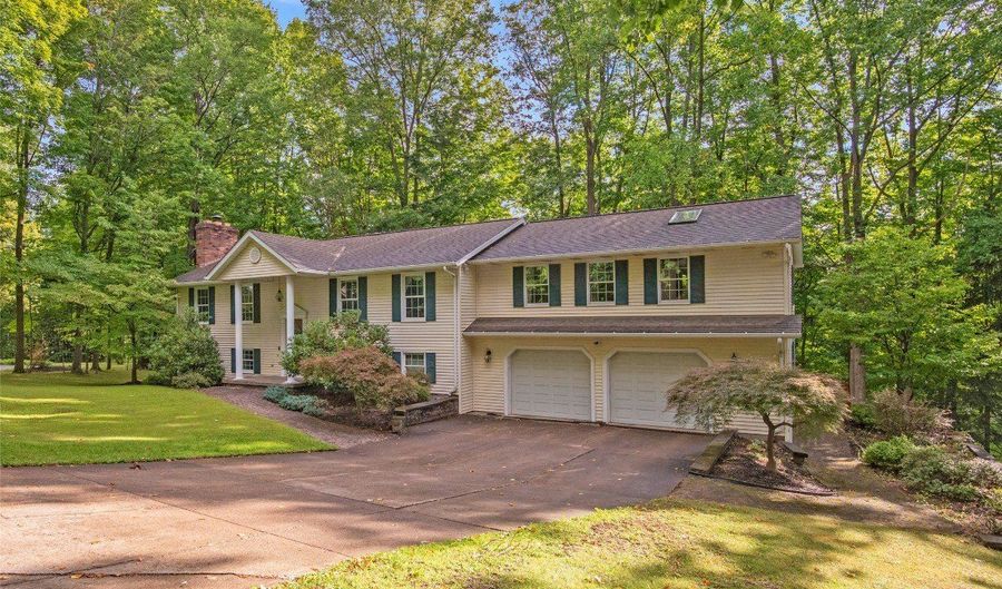 6051 SADDLEHORN Dr, Erie, PA 16506 - 5 Beds, 3 Bath