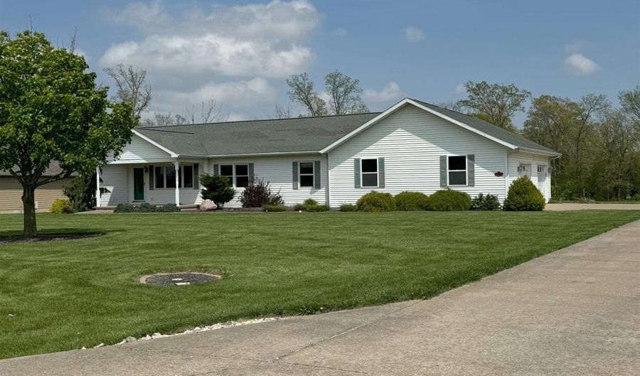 3293 Country Club Ln, Fort Madison, IA 52627 - 3 Beds, 2 Bath