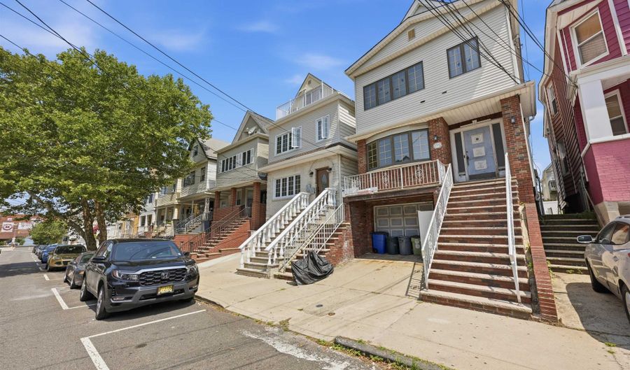 129 W 28TH St 1, Bayonne, NJ 07002 - 3 Beds, 1 Bath