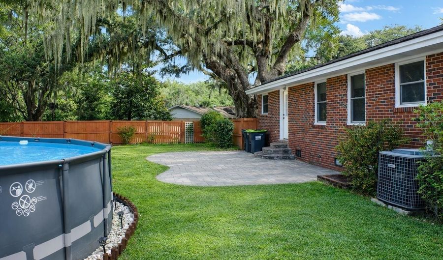 702 Center Dr W, Beaufort, SC 29902 - 3 Beds, 2 Bath