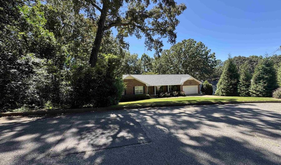 1218 LAWRENCE Dr, Anniston, AL 36207 - 3 Beds, 3 Bath