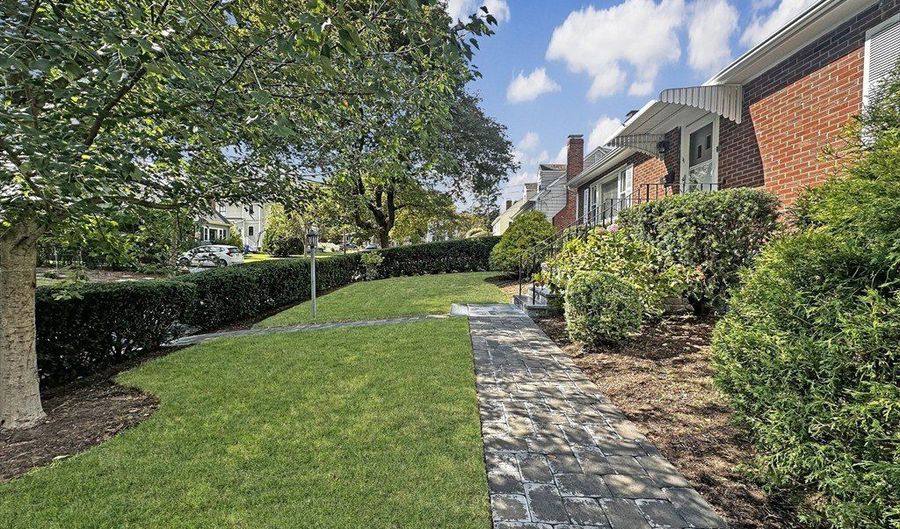 11 Mead Road 11, Arlington, MA 02474 - 2 Beds, 1 Bath
