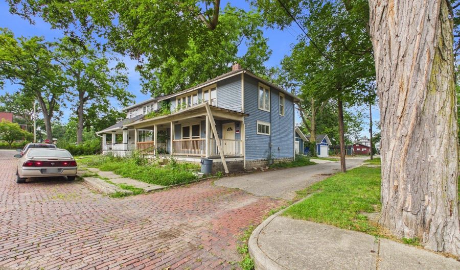1021 Lincoln St, Anderson, IN 46016 - 3 Beds, 2 Bath