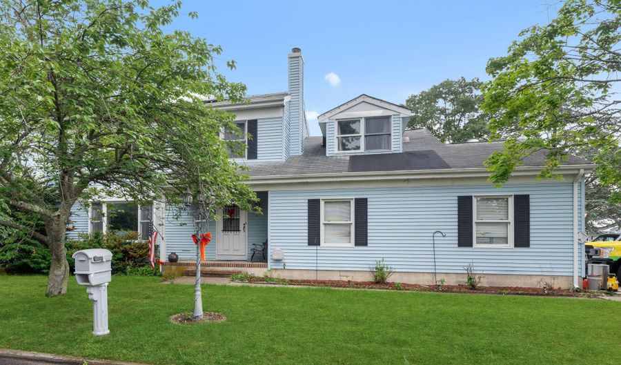 40 Elm St, Beachwood, NJ 08722 - 4 Beds, 3 Bath