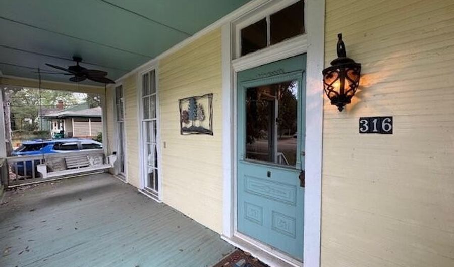 316 N Church St, Brookhaven, MS 39601 - 3 Beds, 2 Bath