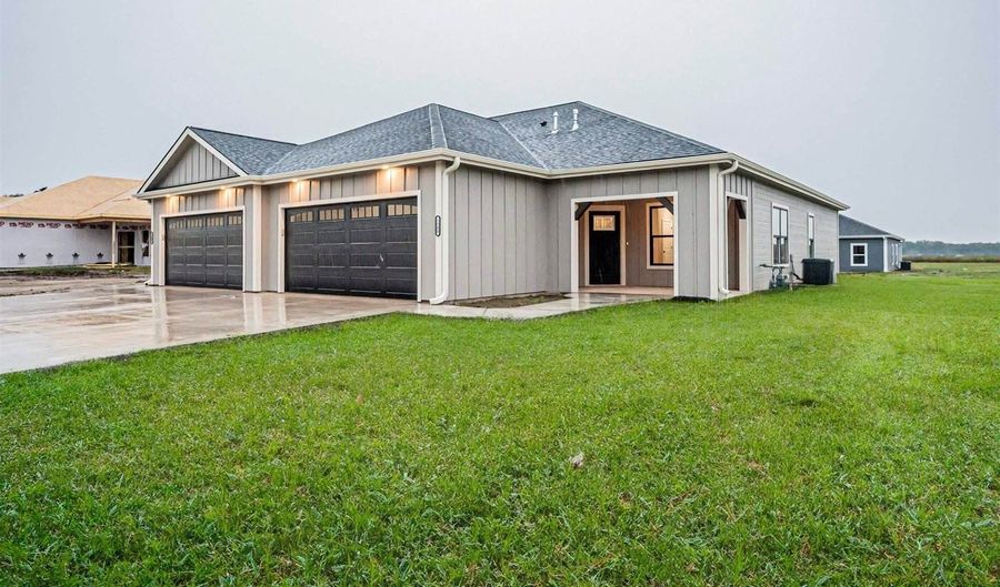 1800-1802 Broadfoot Dr, Abilene, KS 67410 - 6 Beds, 4 Bath