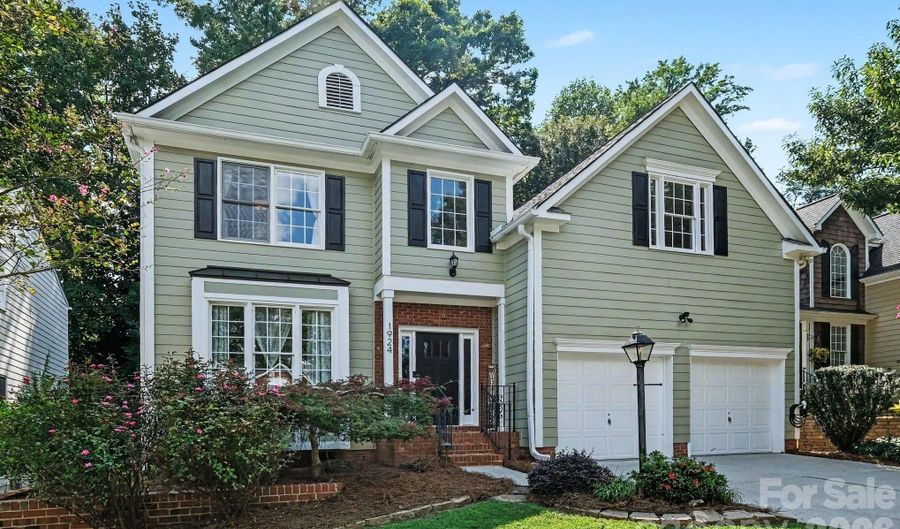 1924 DeArmon Dr, Charlotte, NC 28205 - 4 Beds, 3 Bath