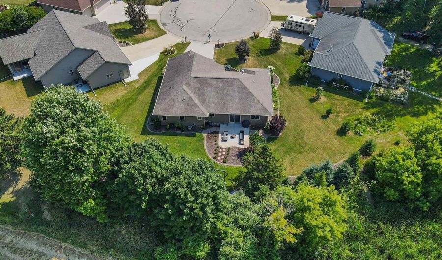 2398 W BARLEY Way, Appleton, WI 54913 - 4 Beds, 4 Bath