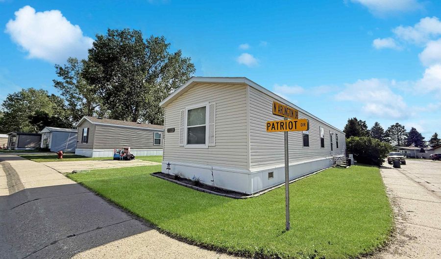 4202 Patriot Dr, Bismarck, ND 58503 - 3 Beds, 2 Bath