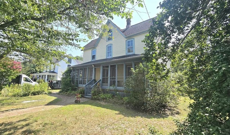 647 E Bay Ave, Barnegat, NJ 08005 - 3 Beds, 1 Bath
