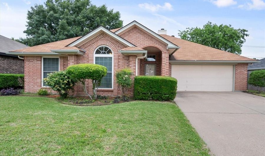 6606 Stetter Dr, Arlington, TX 76001 - 3 Beds, 2 Bath