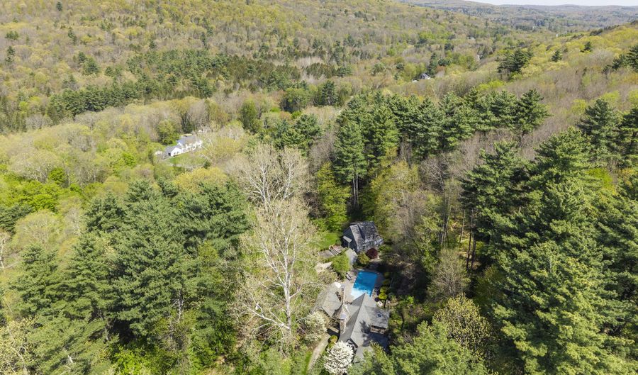 8 Morgan Rd, Canton, CT 06019 - 2 Beds, 4 Bath