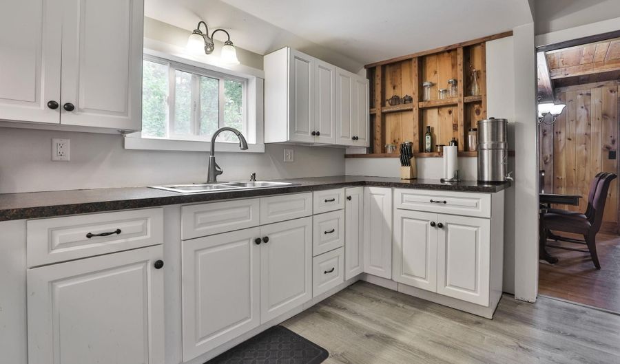 10 N Mason Rd, Brookline, NH 03033 - 4 Beds, 2 Bath