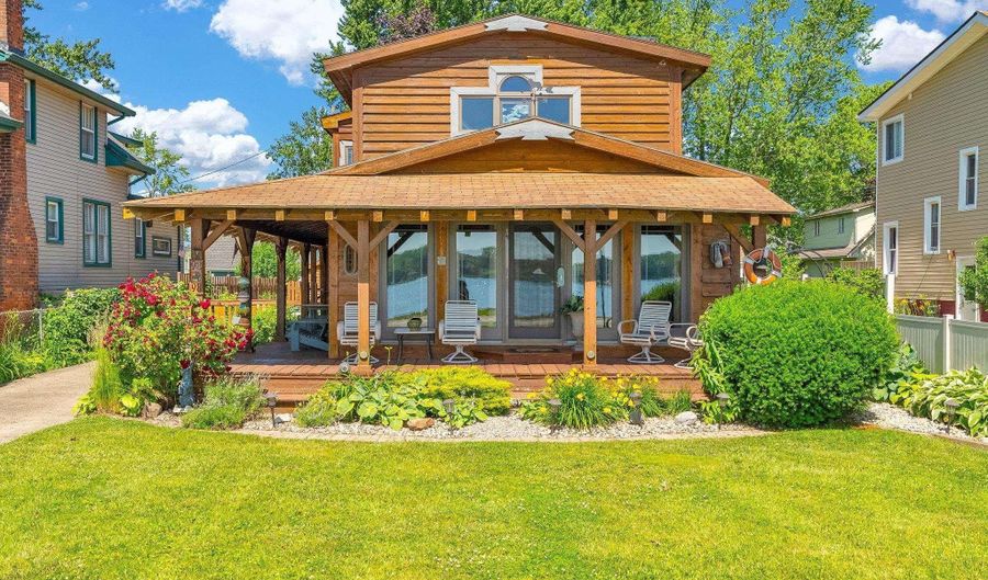 9898 N Riv, Algonac, MI 48001 - 3 Beds, 3 Bath