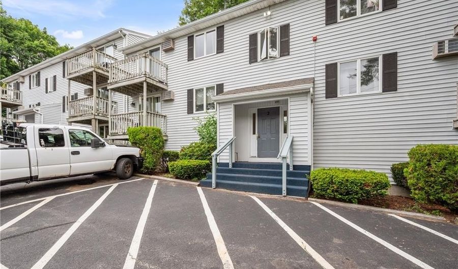 2 Angle St 5, Lincoln, RI 02838 - 2 Beds, 2 Bath