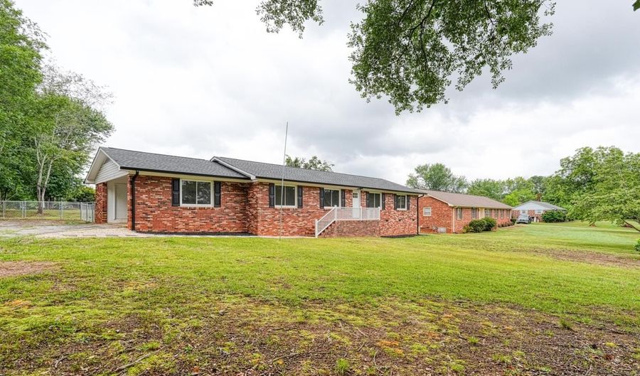 222 Northgate Cir, Boiling Springs, SC 29316 - 3 Beds, 2 Bath