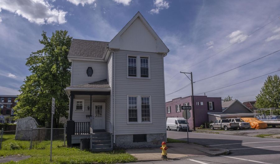 2400 7th Ave, Altoona, PA 16602 - 2 Beds, 2 Bath