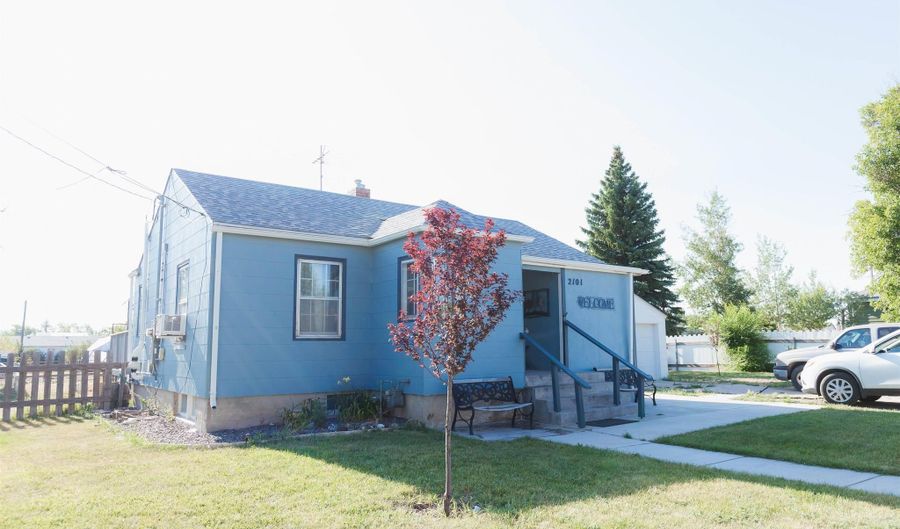 2101 S FIFTH Ave, Cheyenne, WY 82007 - 3 Beds, 2 Bath