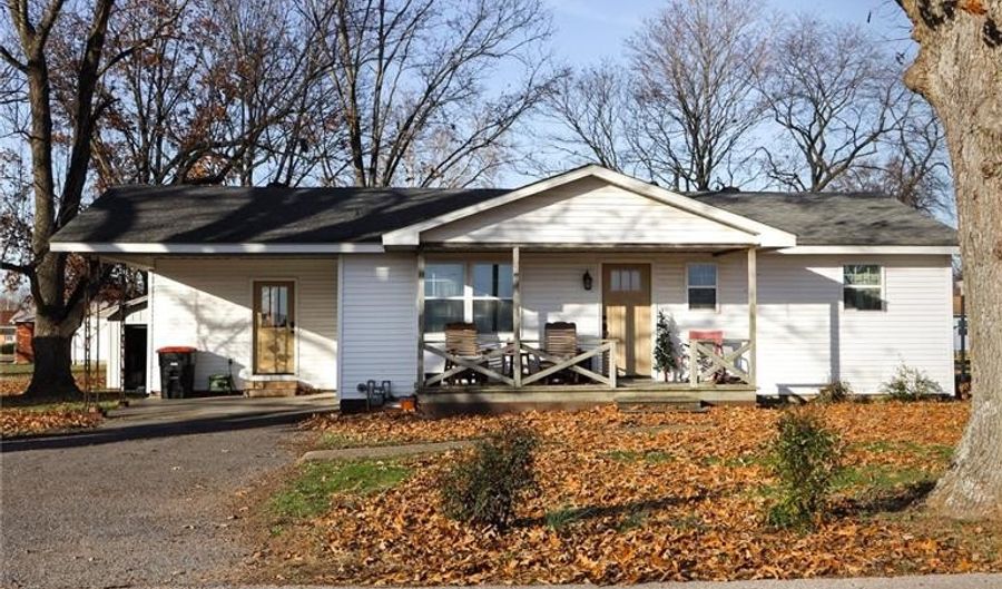 709 W Sand Rd, Advance, MO 63730 - 2 Beds, 2 Bath