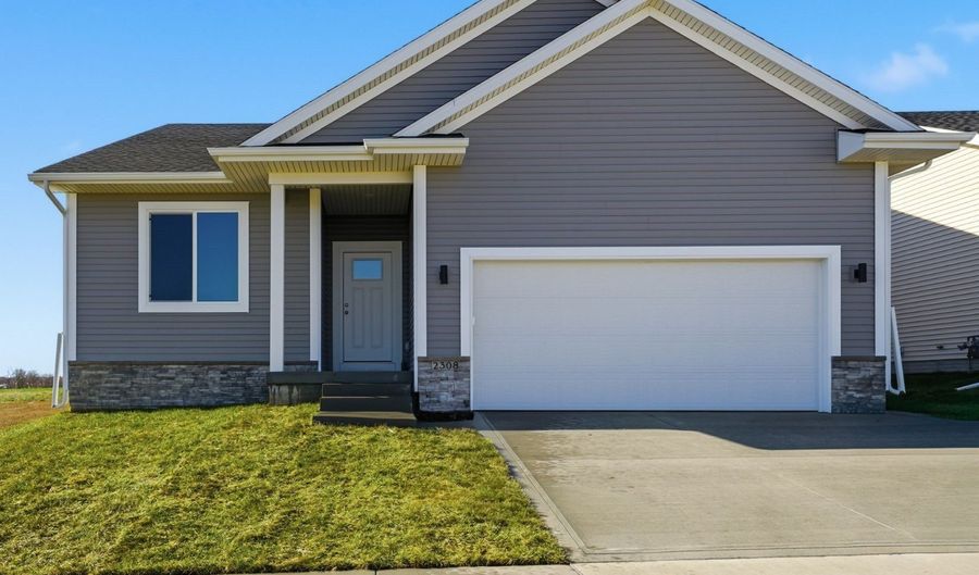2308 Chan Dr, Adel, IA 50003 - 5 Beds, 3 Bath