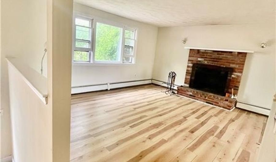 1069 Green End Ave, Middletown, RI 02842 - 3 Beds, 3 Bath