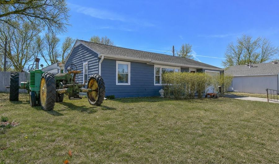 1309 Grant St, Beatrice, NE 68310 - 2 Beds, 2 Bath