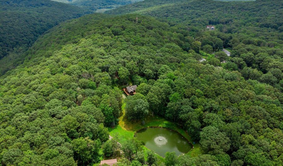 4 Spruce Mountain Trl, Danbury, CT 06810 - 2 Beds, 2 Bath