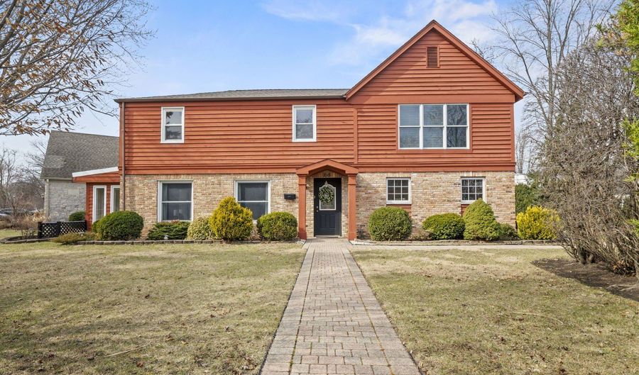 816 E Mayfair Rd, Arlington Heights, IL 60005 - 4 Beds, 3 Bath