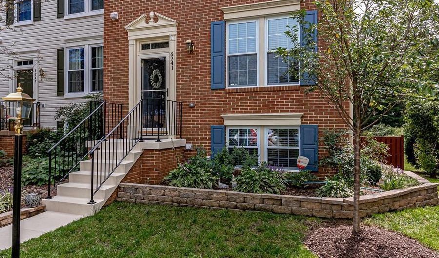 6241 ABBOTTSBURY ROW, Alexandria, VA 22315 - 4 Beds, 4 Bath