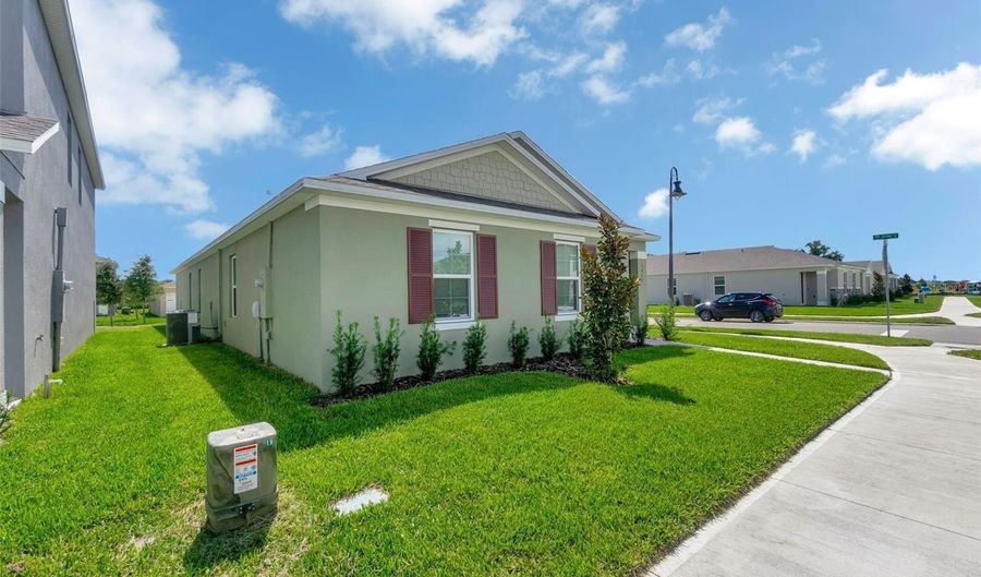 5879 GALLOPING Dr, Apopka, FL 32712 - 4 Beds, 2 Bath
