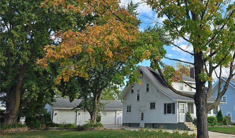 309 5th St SW, Austin, MN 55912 - 4 Beds, 3 Bath