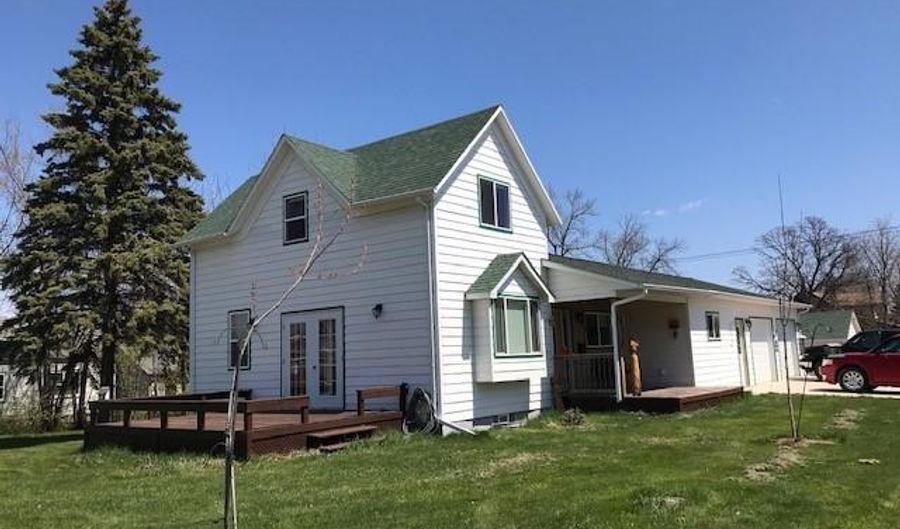 405 E 10th Ave, Webster, SD 57274 - 3 Beds, 2 Bath