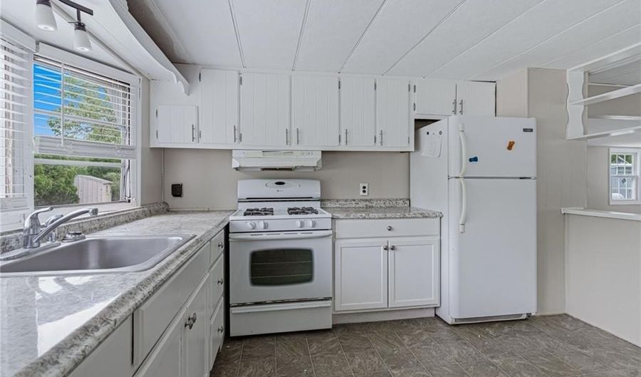 53 Park Ln, Coventry, RI 02816 - 2 Beds, 1 Bath