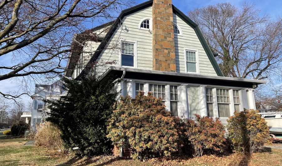 366 Brooklawn Ave, Bridgeport, CT 06604 - 6 Beds, 5 Bath