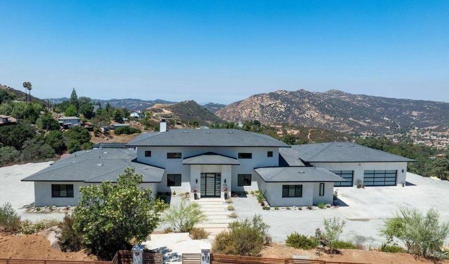 573 Lilac Ranch Rd, Alpine, CA 91901 - 4 Beds, 6 Bath
