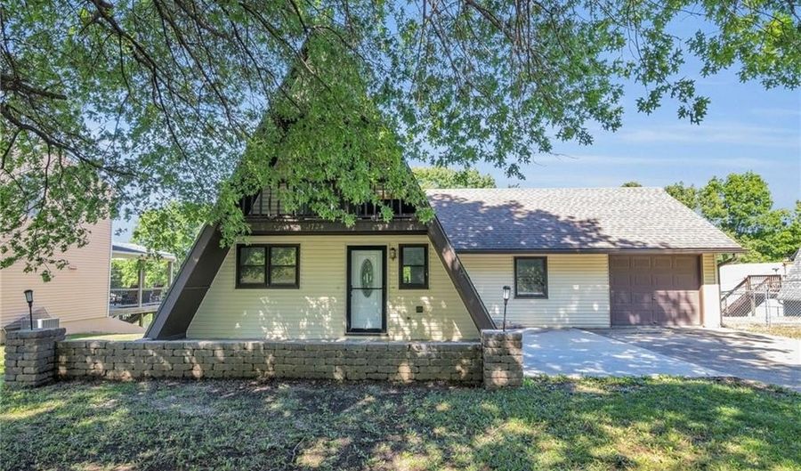 1724 Santa Fe Ter, Atchison, KS 66002 - 3 Beds, 2 Bath