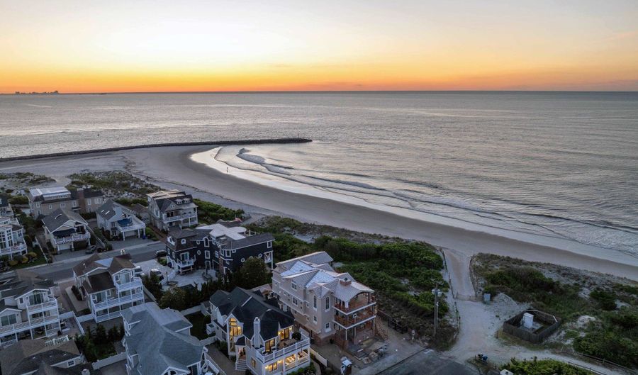 93 E 11th St, Avalon, NJ 08202 - 5 Beds, 5 Bath