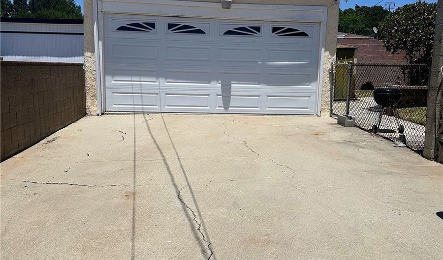 1617 W 125th St, Los Angeles, CA 90047 - 4 Beds, 3 Bath