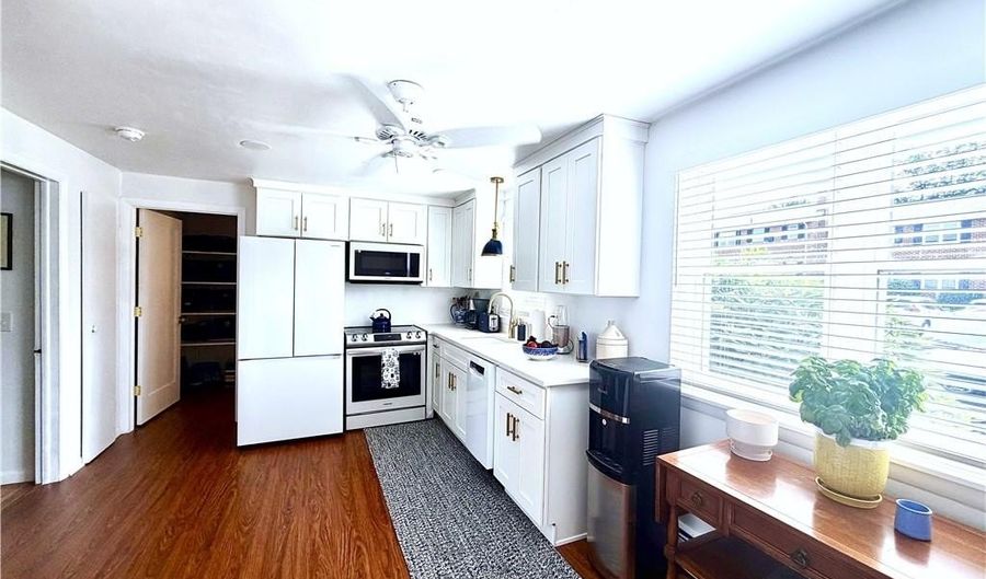 70 Carroll Ave 1009, Newport, RI 02840 - 1 Beds, 1 Bath