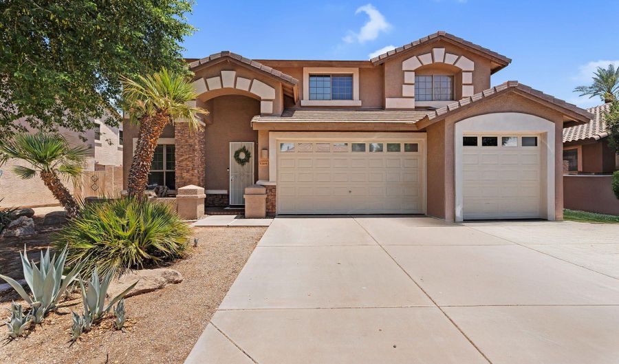 5369 S SCOTT Pl, Chandler, AZ 85249 - 5 Beds, 4 Bath