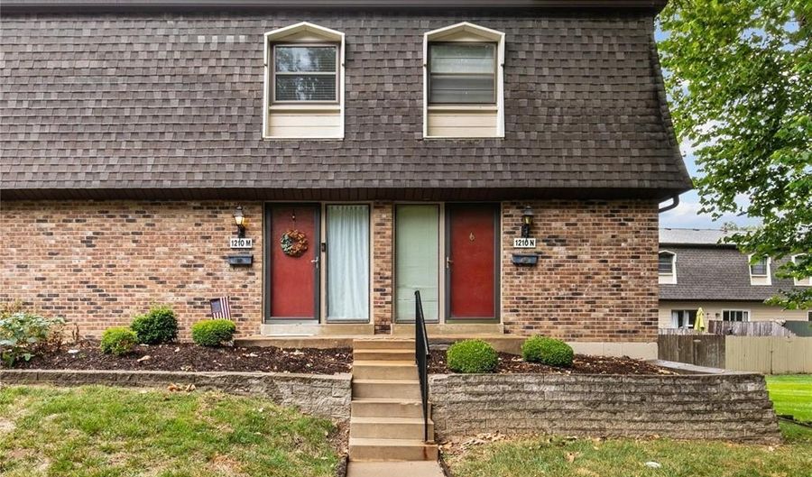 1210 Wicklow Rd Rd M, Ballwin, MO 63021 - 2 Beds, 2 Bath