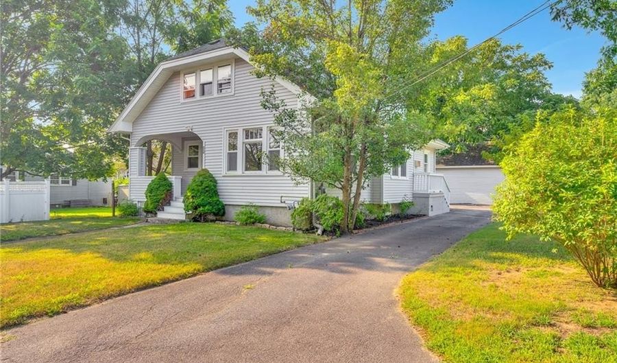 29 Firglade Ave, East Providence, RI 02915 - 4 Beds, 2 Bath