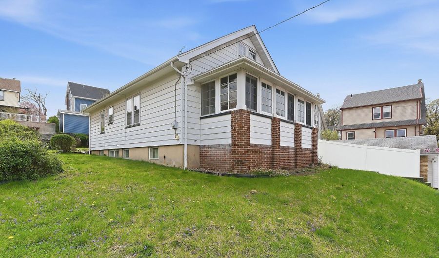 52 Nolton St, Belleville, NJ 07109 - 2 Beds, 1 Bath