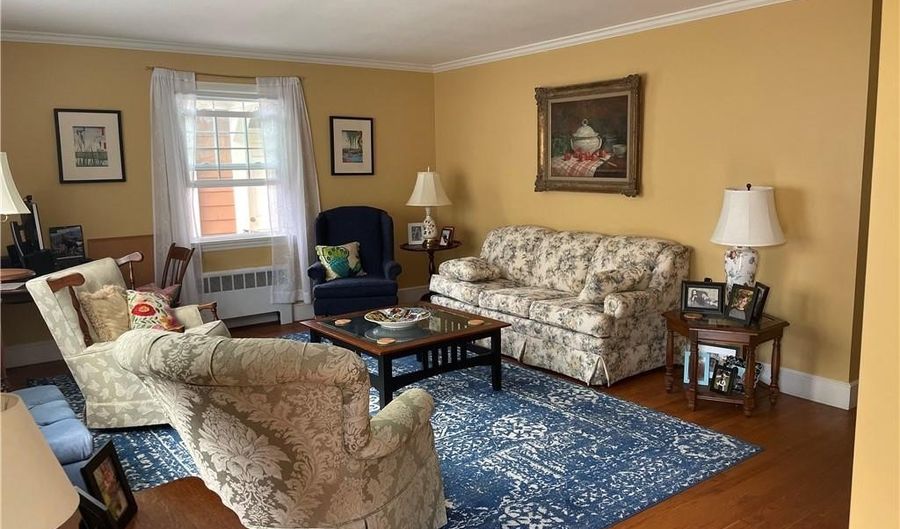 1000 Hope St, Bristol, RI 02809 - 2 Beds, 1 Bath