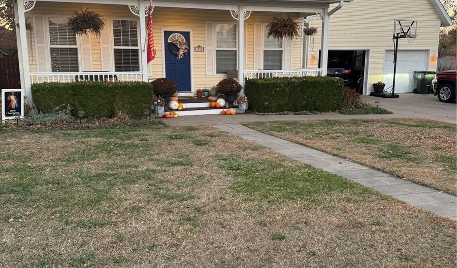 1705 Tyler Ave, Aurora, MO 65605 - 3 Beds, 3 Bath